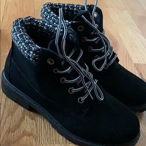 NWOT never worn black construction boots